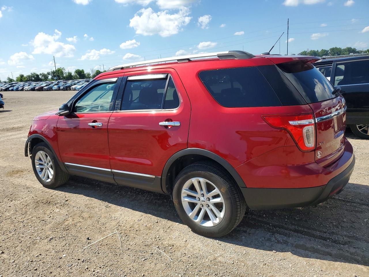 2015 Ford Explorer Xlt - Фото 2