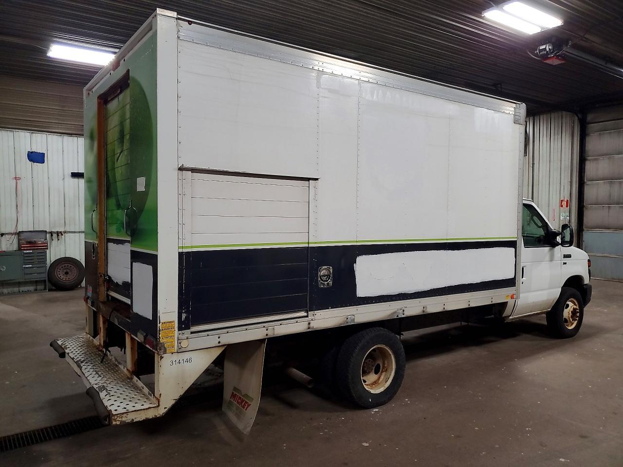 2014 Ford E450 Refrigerated Box Truck - Фото 3