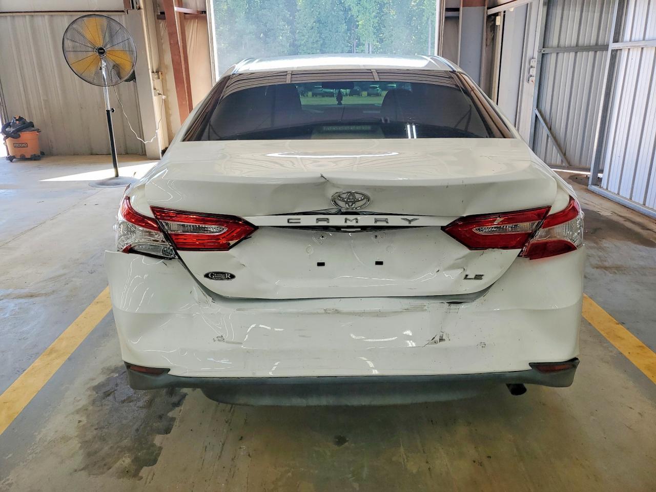 2018 Toyota Camry Le - Фото 6