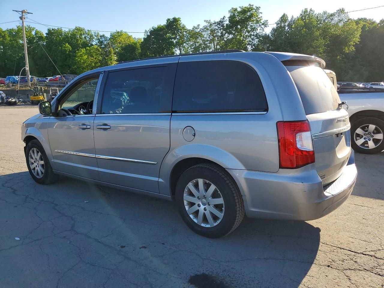 2016 Chrysler Town & Country Touring - Фото 2