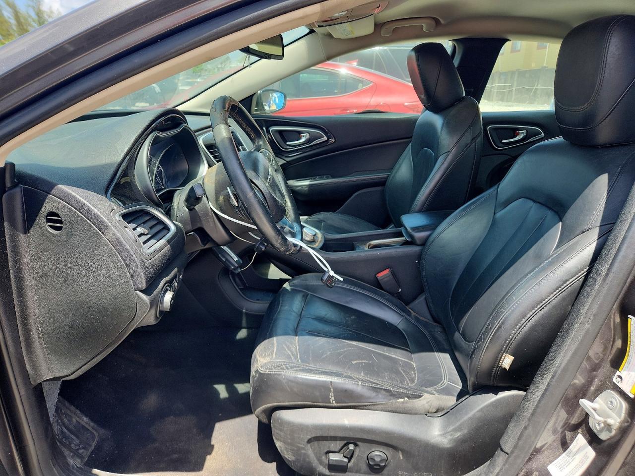2015 Chrysler 200 Limited - Image 7