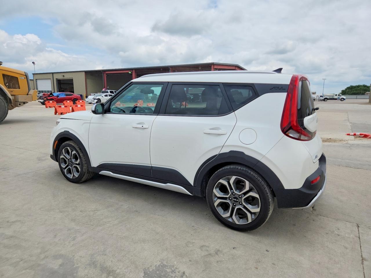 2022 Kia Soul X-Line - Image 2