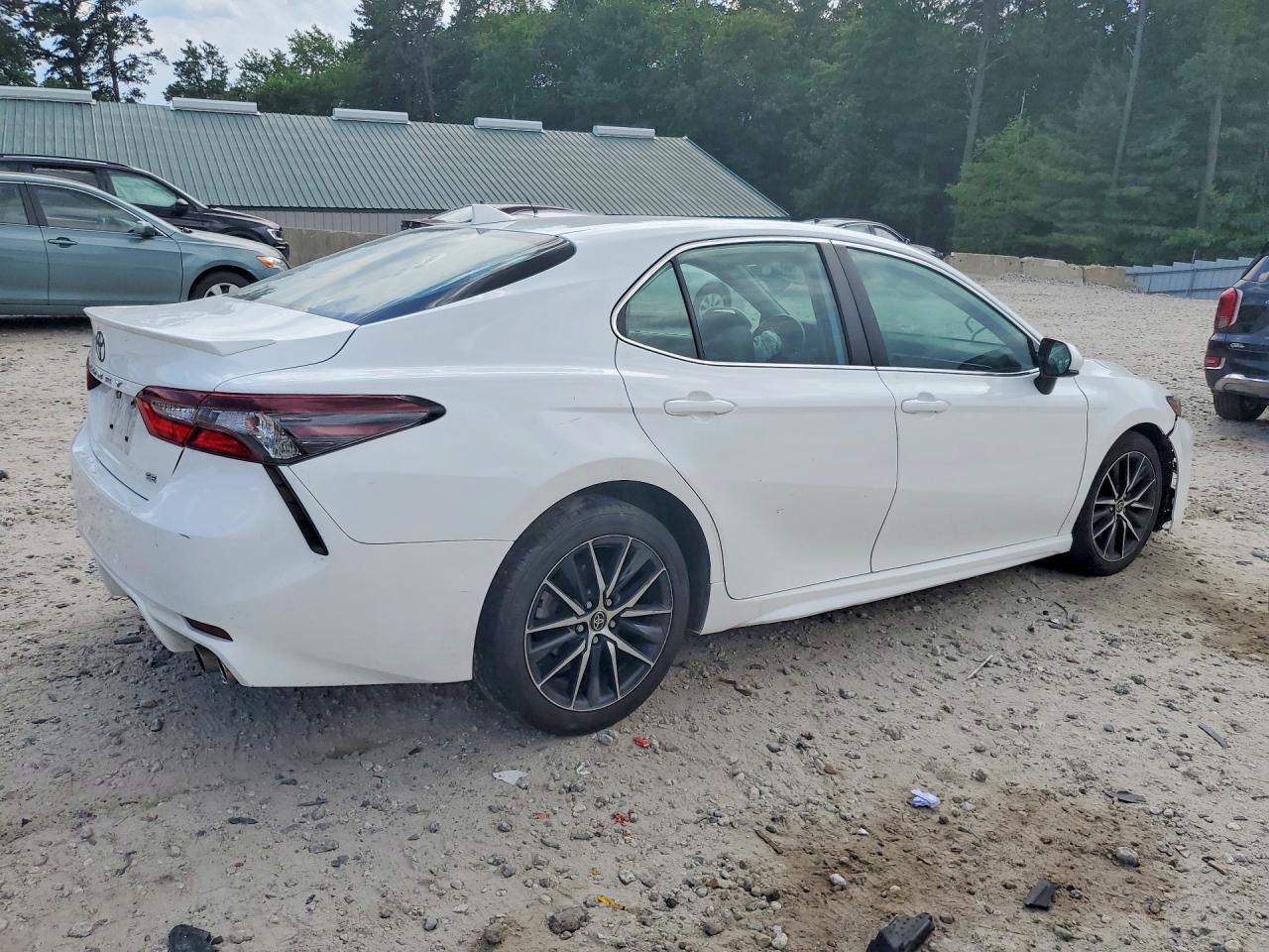2021 Toyota Camry Se - Фото 3