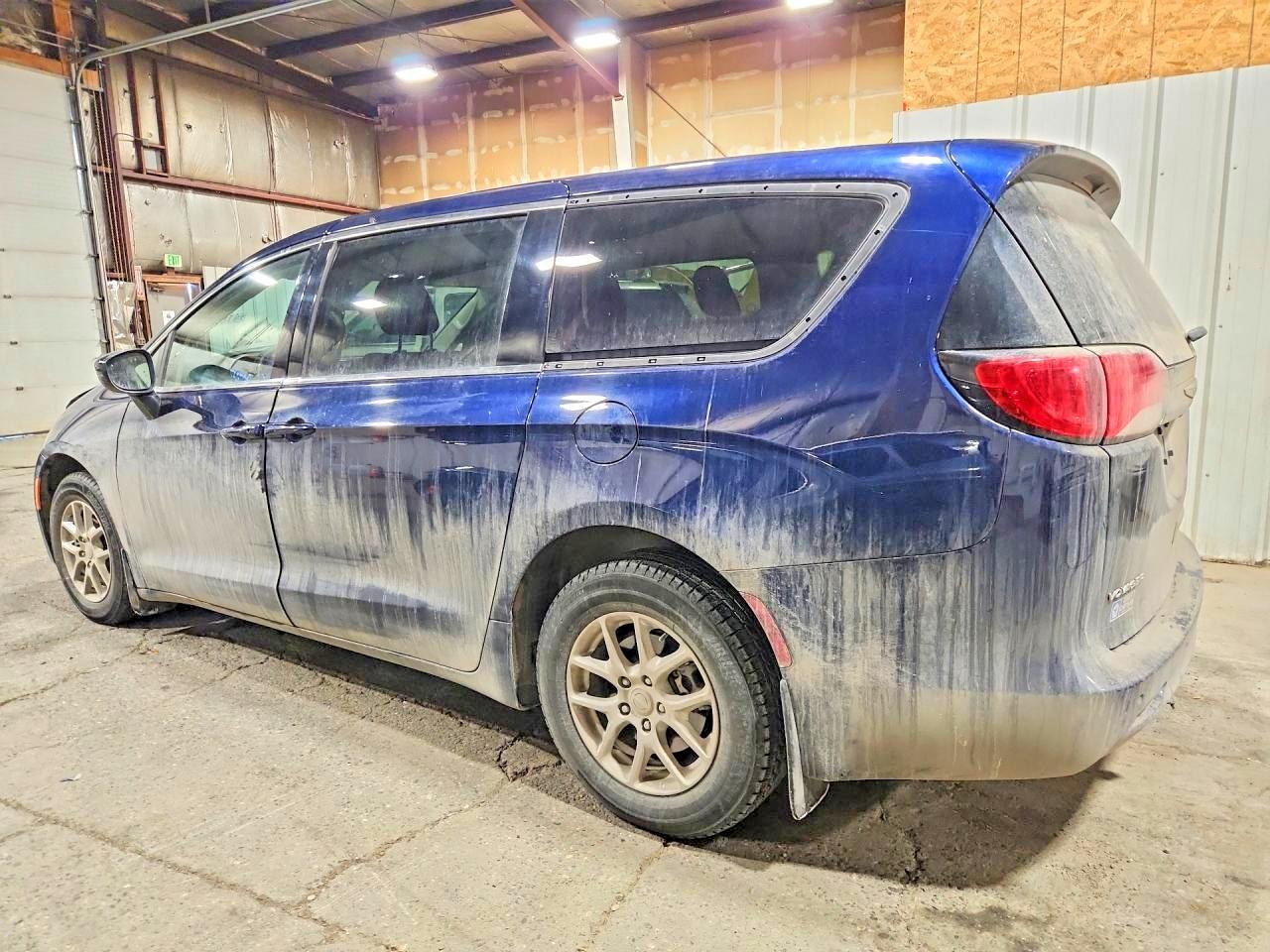 2020 Chrysler Voyager Lx - Фото 2