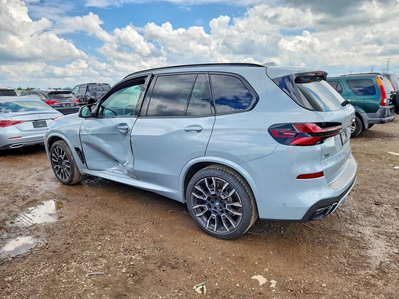 2025 BMW X5 M60I - Фото 2