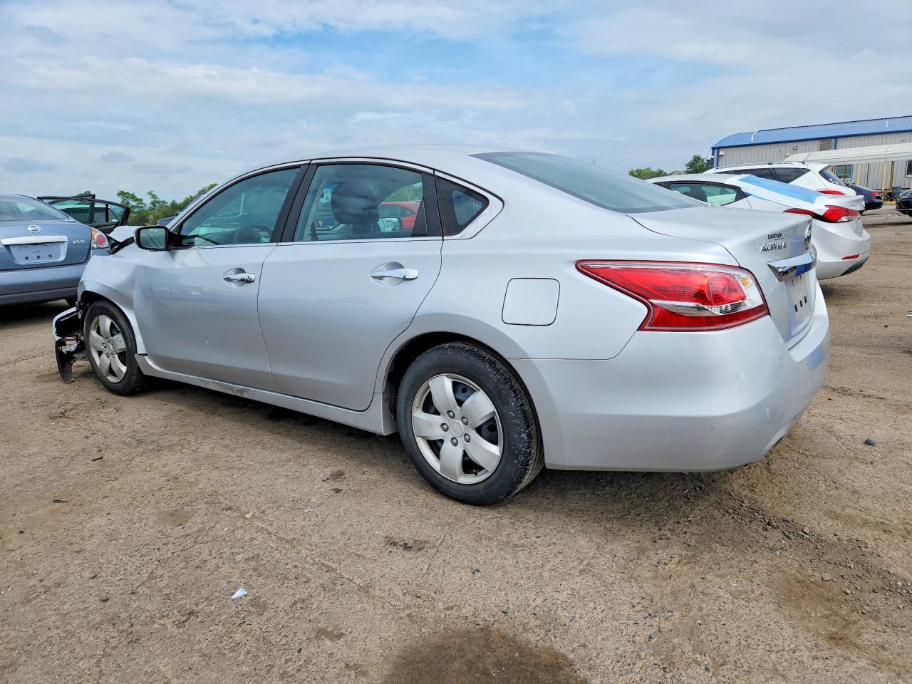 2015 Nissan Altima 2.5 S - Фото 2