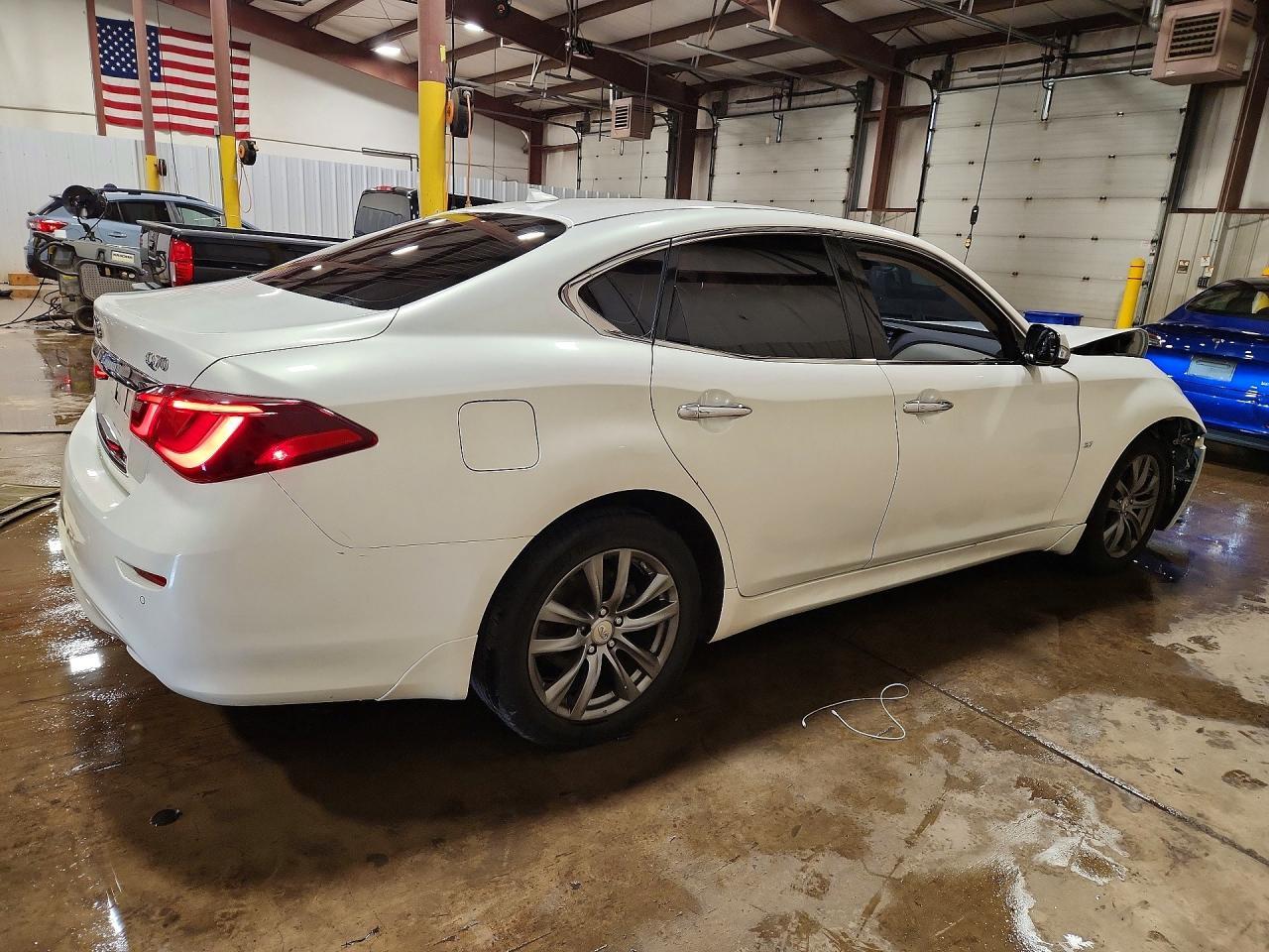 2015 Infiniti Q70 3.7 - Image 3