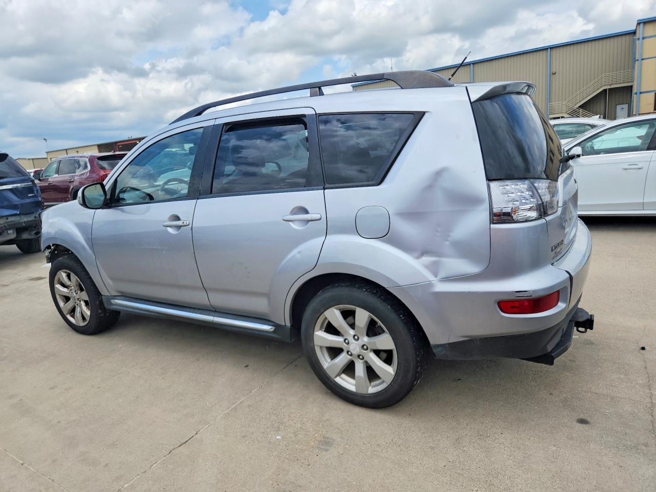 2010 Mitsubishi Outlander Xls - Image 2