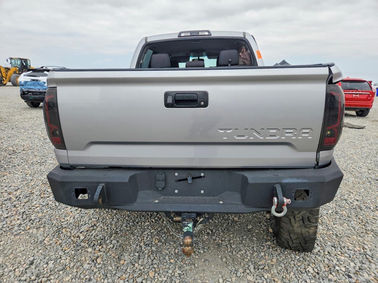 2014 Toyota Tundra Crewmax Sr5 - Image 6