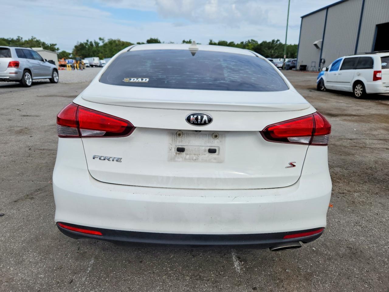 2017 Kia Forte S - Image 6