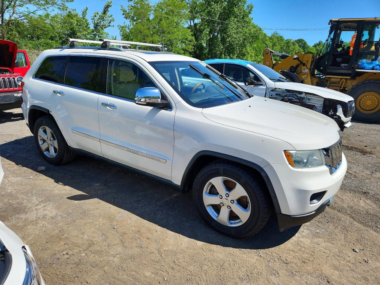 2011 Jeep Grand Cherokee Overland - Image 4