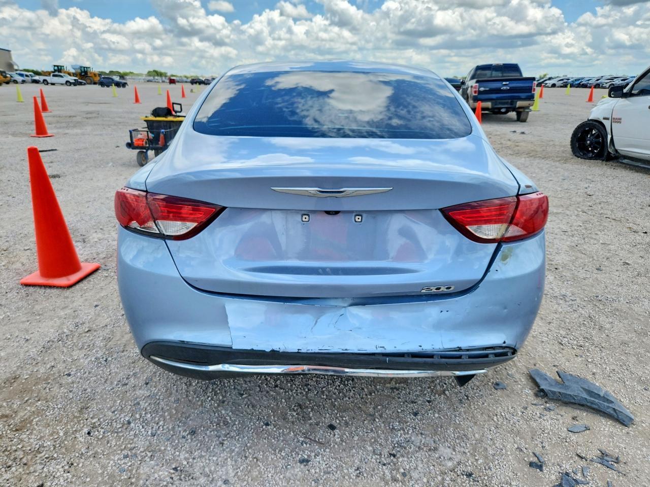 2015 Chrysler 200 Limited - Фото 6