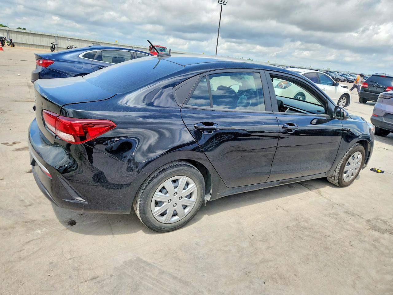 2023 Kia Rio S - Фото 3