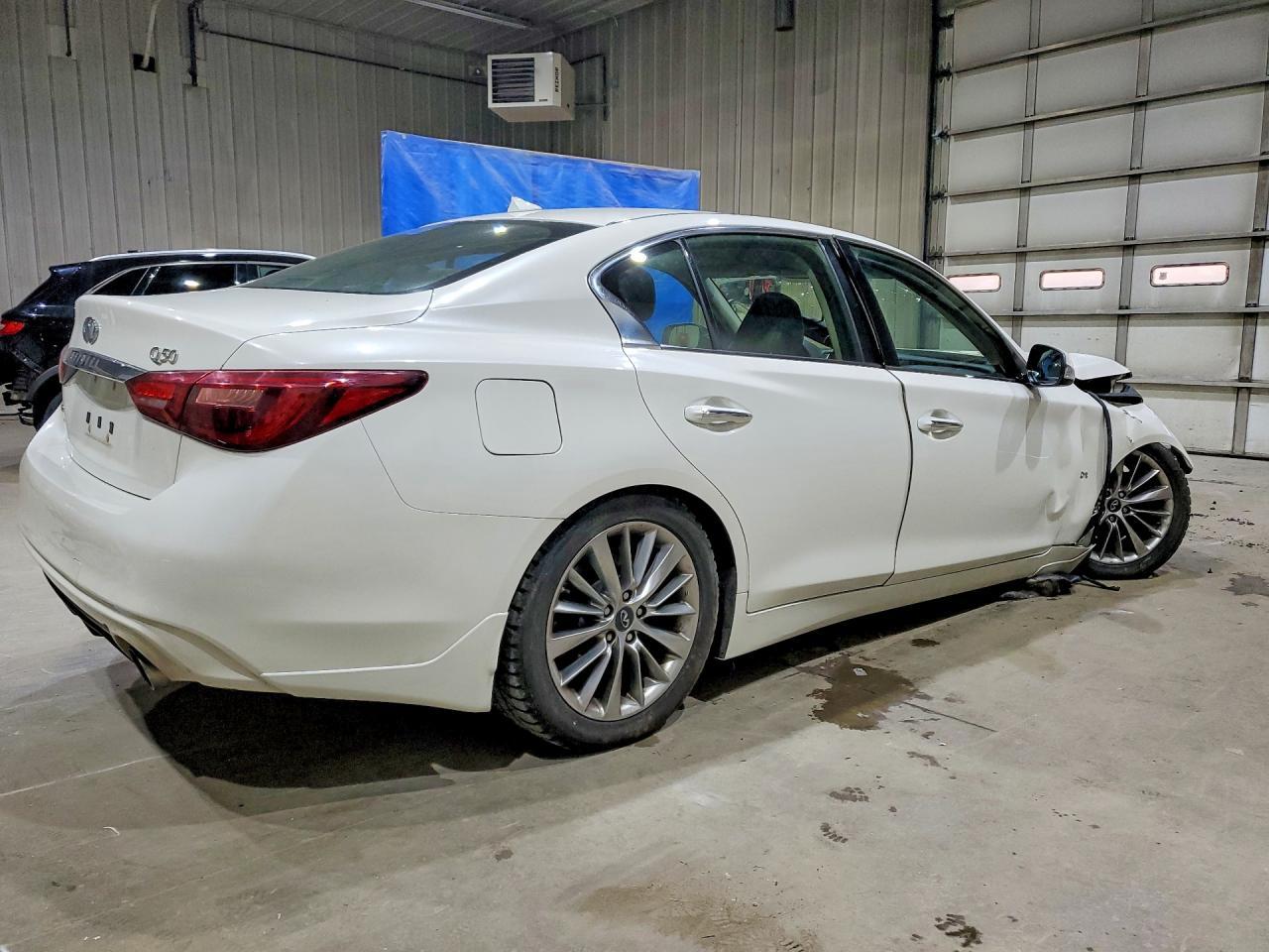 2018 Infiniti Q50 3.0T Luxe - Фото 3
