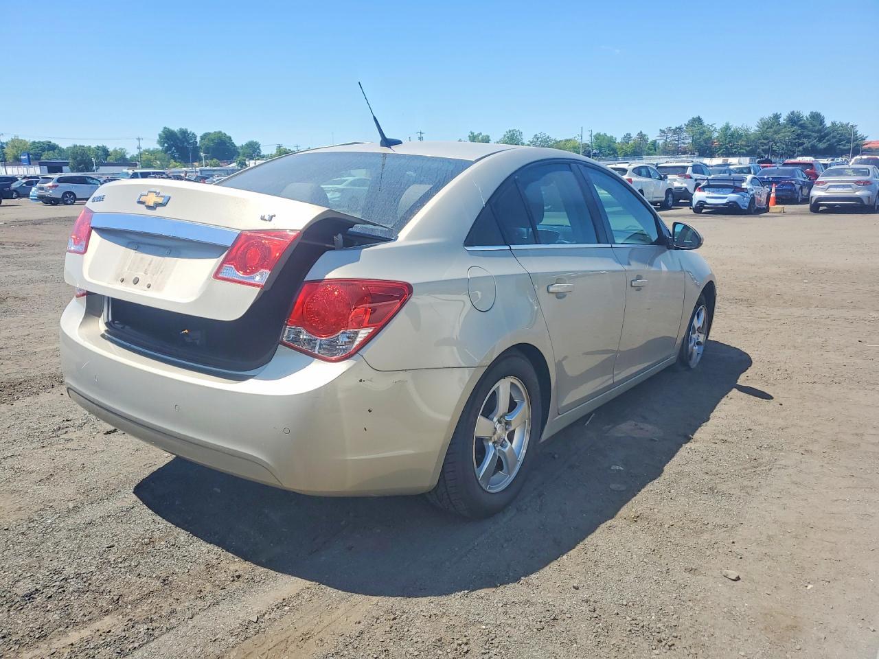 2012 Chevrolet Cruze Lt - Image 3