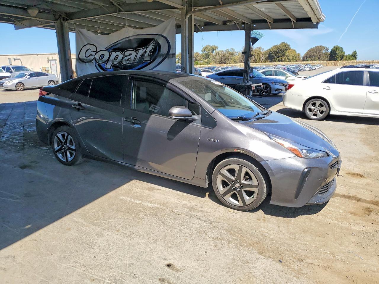2021 Toyota Prius L Eco - Фото 4