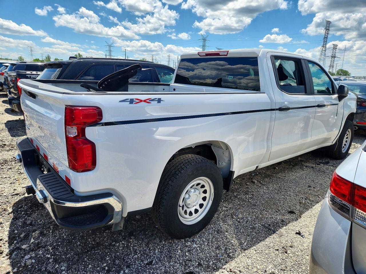 2025 Chevrolet Silverado K1500 - Фото 3