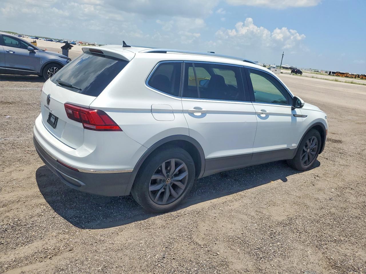 2023 Volkswagen Tiguan Se - Фото 3