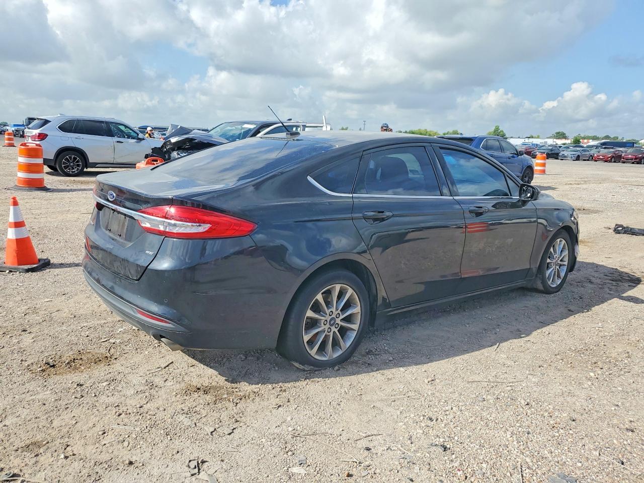 2017 Ford Fusion Se - Фото 3