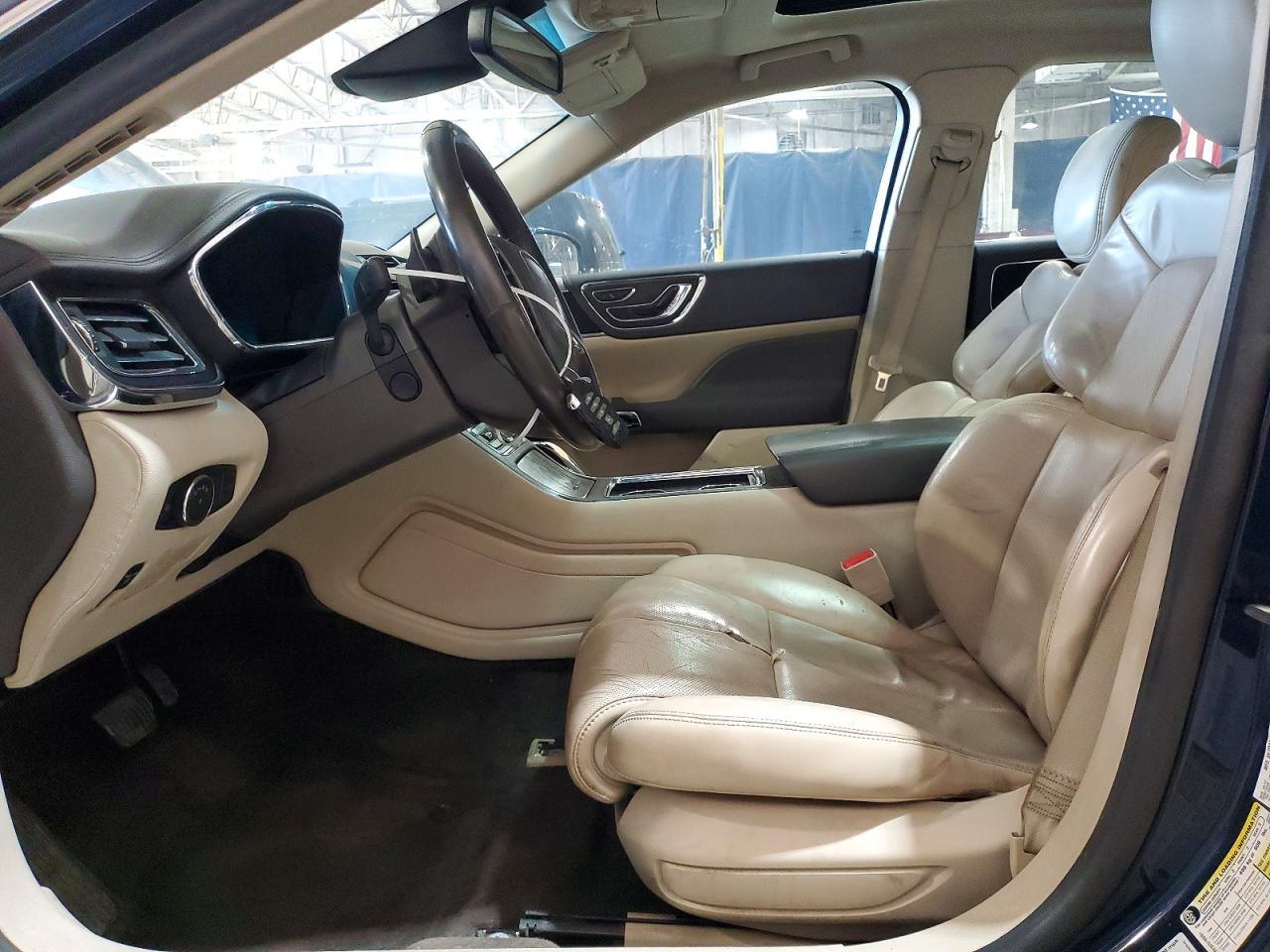 2017 Lincoln Continental Select - Image 7