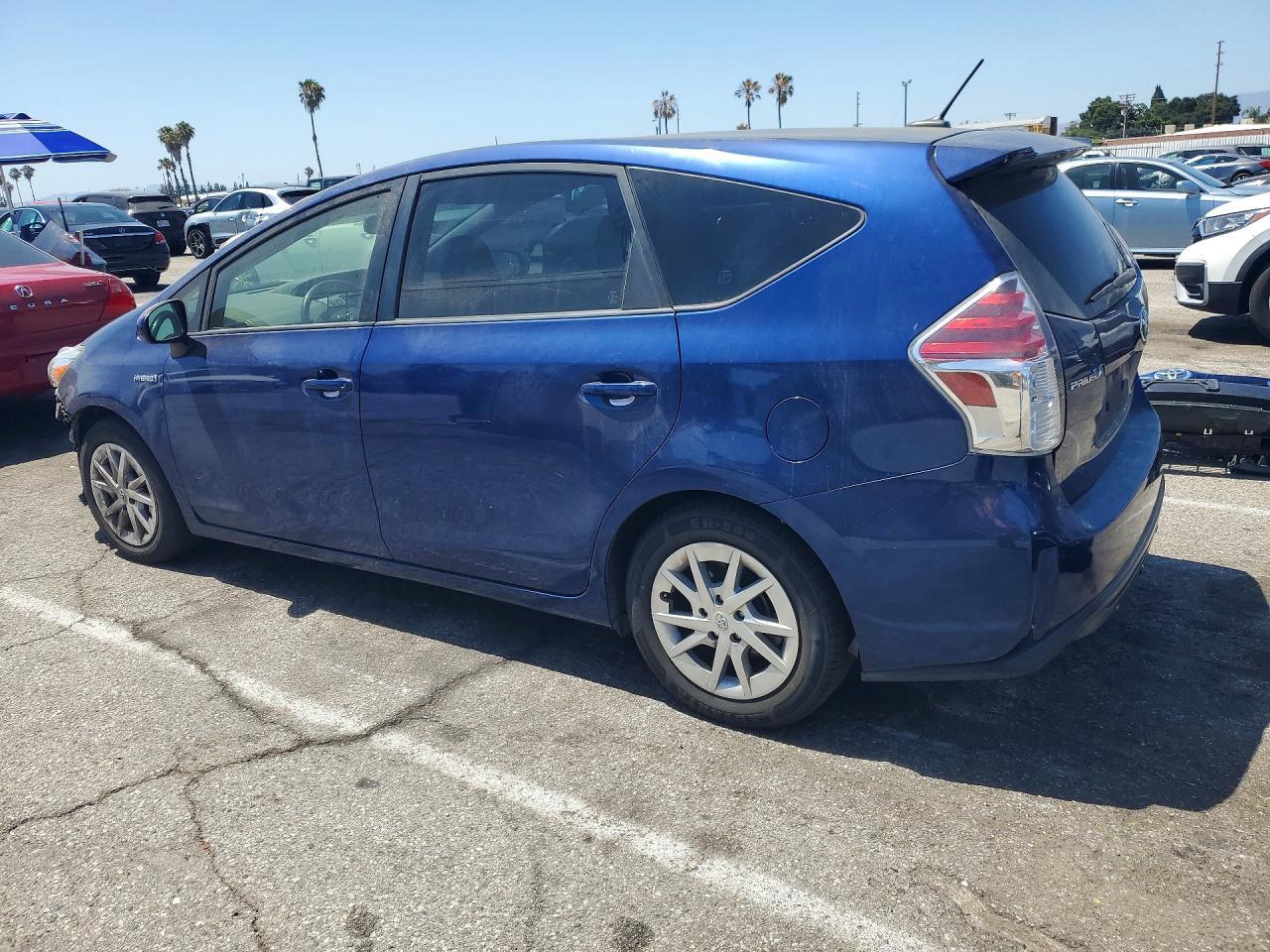 2017 Toyota Prius V Four - Фото 2