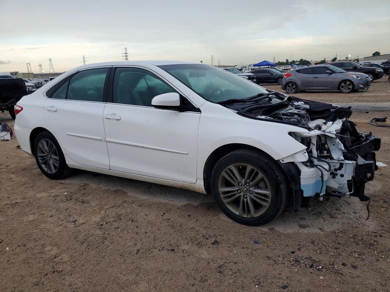 2017 Toyota Camry Se - Фото 4