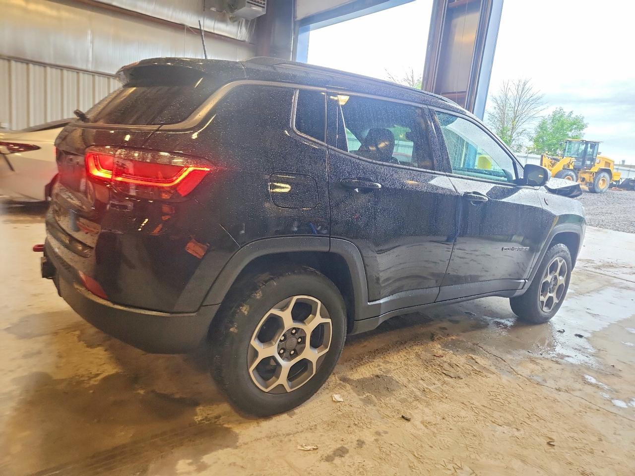 2022 Jeep Compass Trailhawk - Image 3