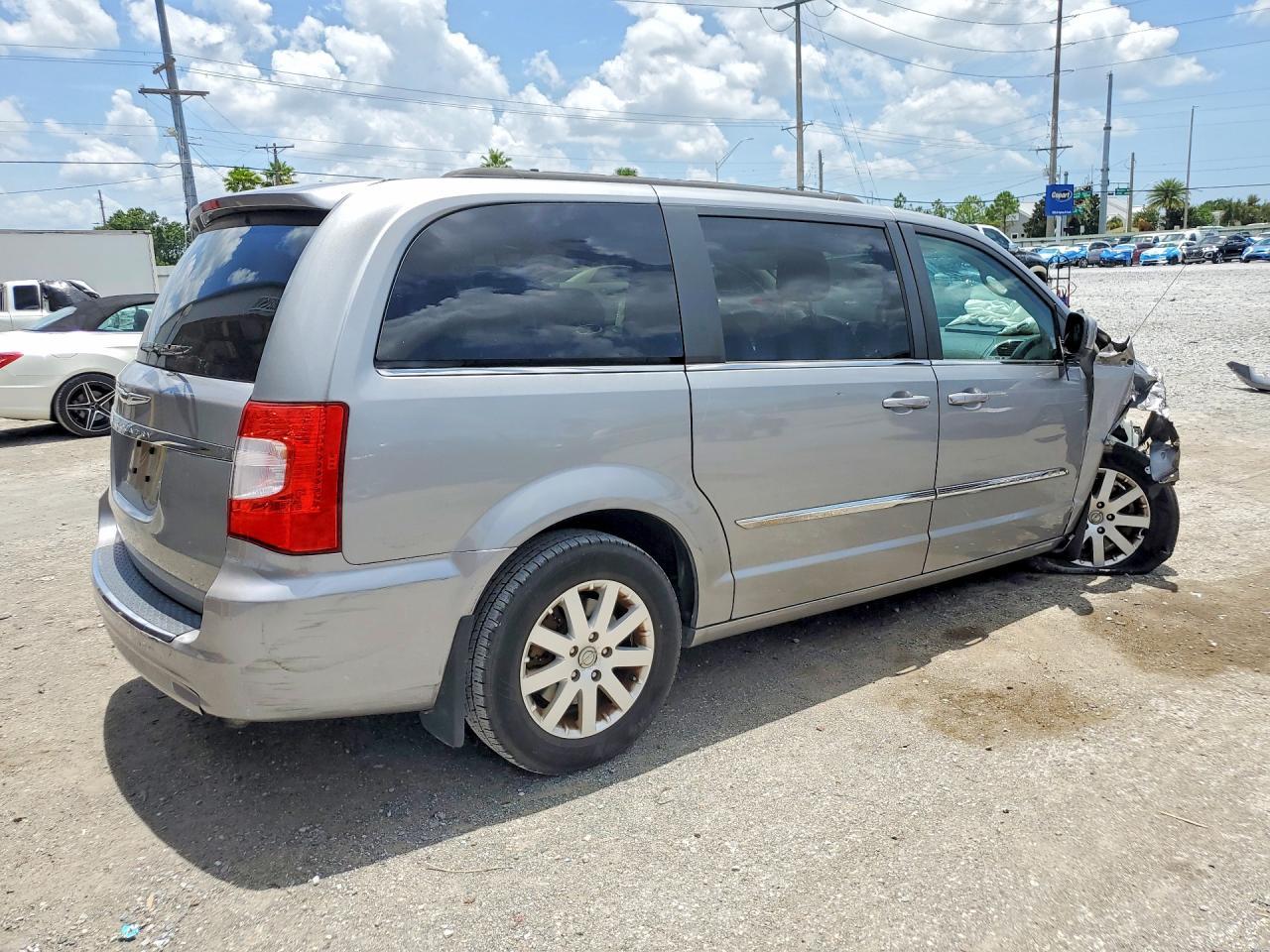 2013 Chrysler Town & Country Touring - Image 3