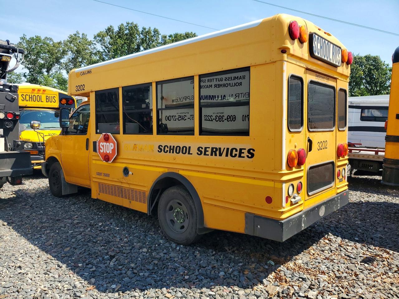 2011 Chevrolet Express School Bus - Фото 2
