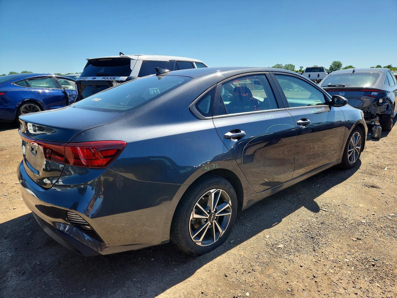 2023 Kia Forte Lxs - Image 3