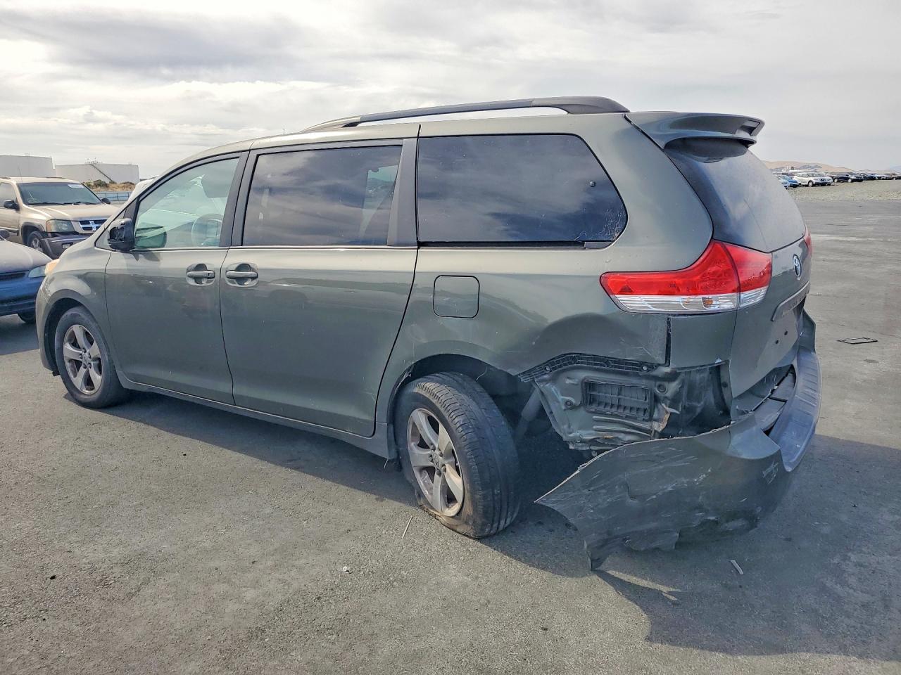 2011 Toyota Sienna Le - Фото 2