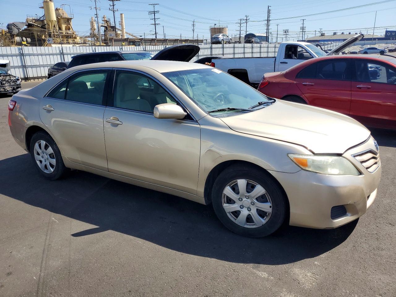 2011 Toyota Camry Le - Image 4
