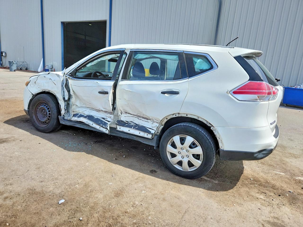2016 Nissan Rogue S - Фото 2