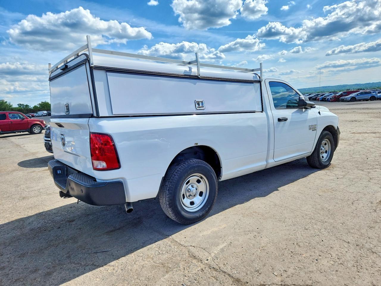2021 Ram 1500 Classic - Фото 3