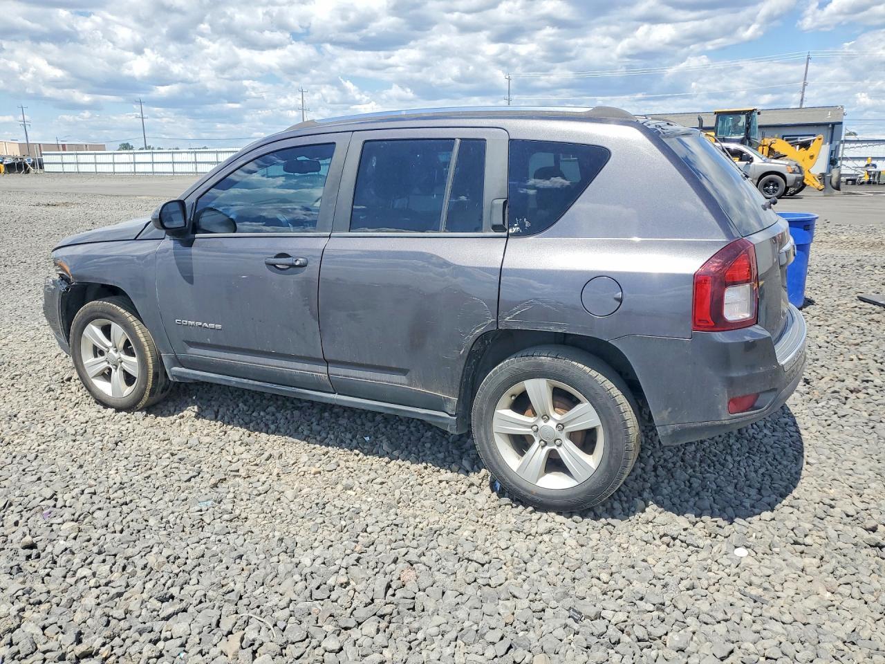 2015 Jeep Compass Latitude - Фото 2