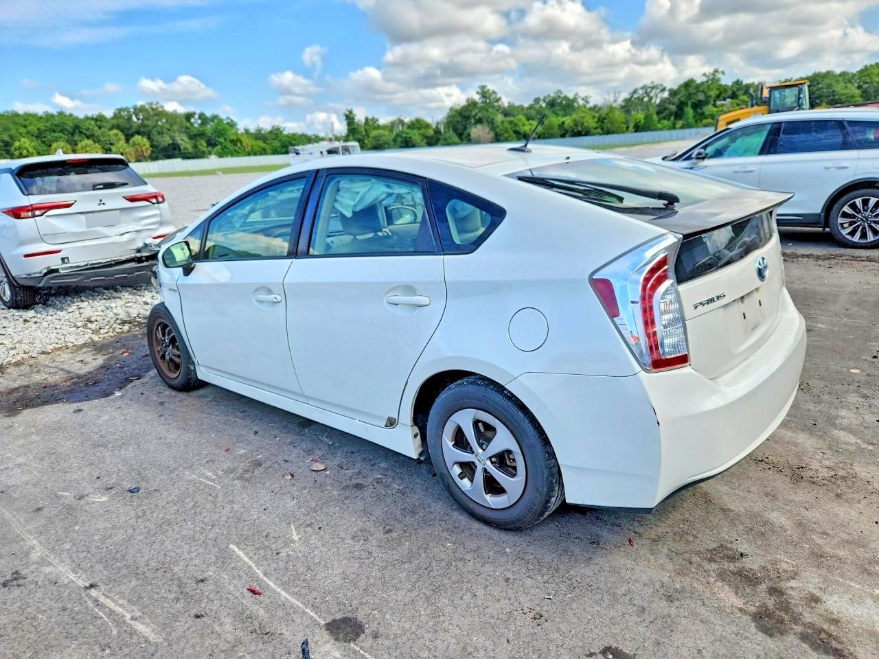 2015 Toyota Prius Four - Фото 2