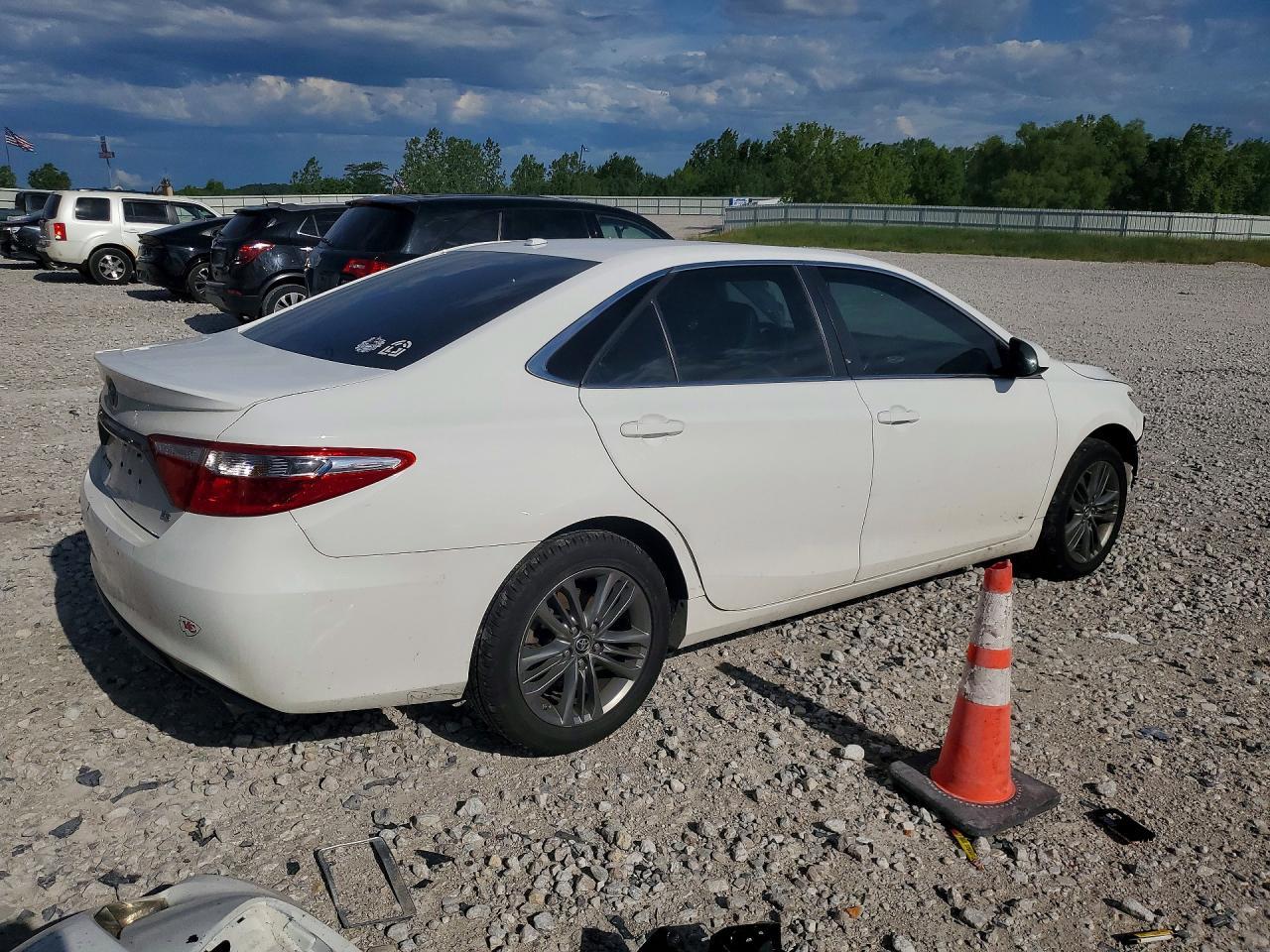 2017 Toyota Camry Se - Image 3