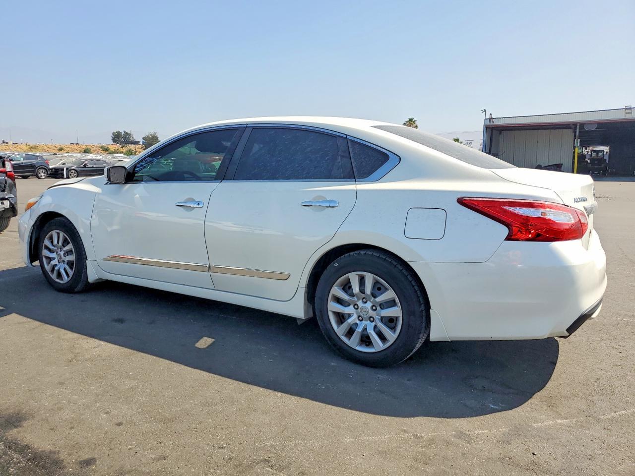 2016 Nissan Altima 2.5 S - Фото 2