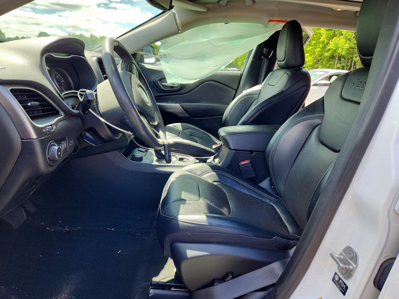 2022 Jeep Cherokee Latitude Lux - Image 7