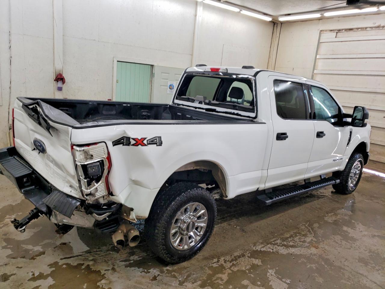 2022 Ford F250 Super Duty - Фото 3