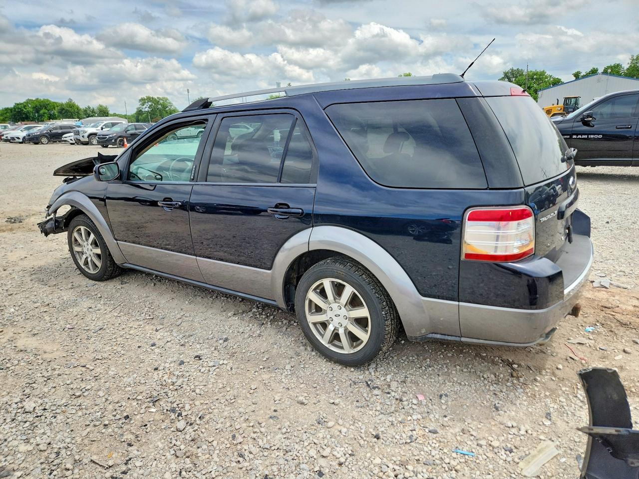 2008 Ford Taurus X Sel - Image 2