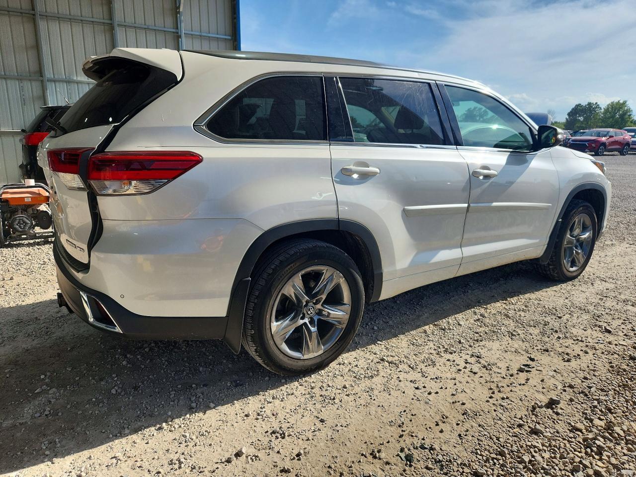 2019 Toyota Highlander Limited Platinum - Фото 3