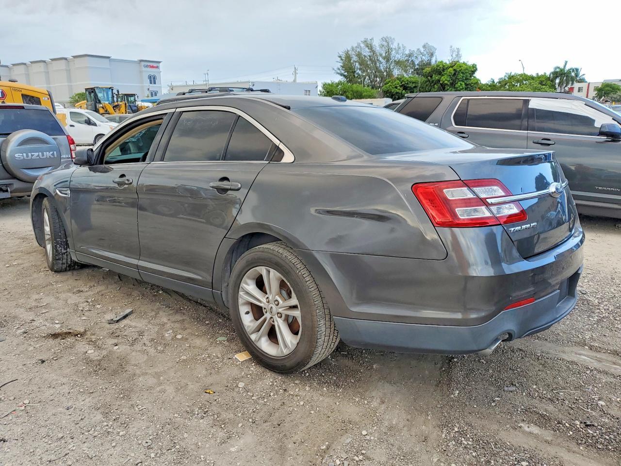 2017 Ford Taurus Se - Фото 2