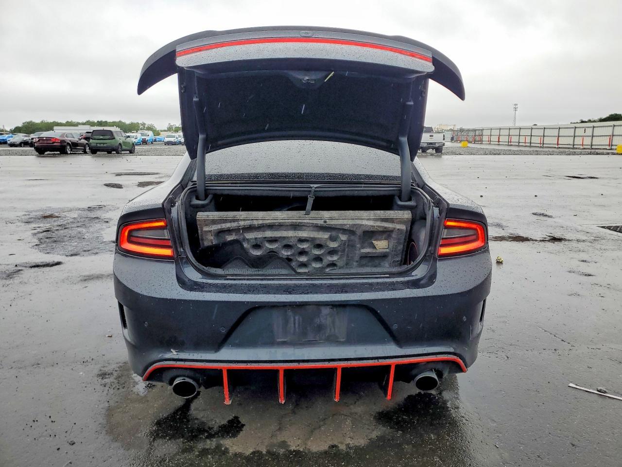 2018 Dodge Charger R - Image 6