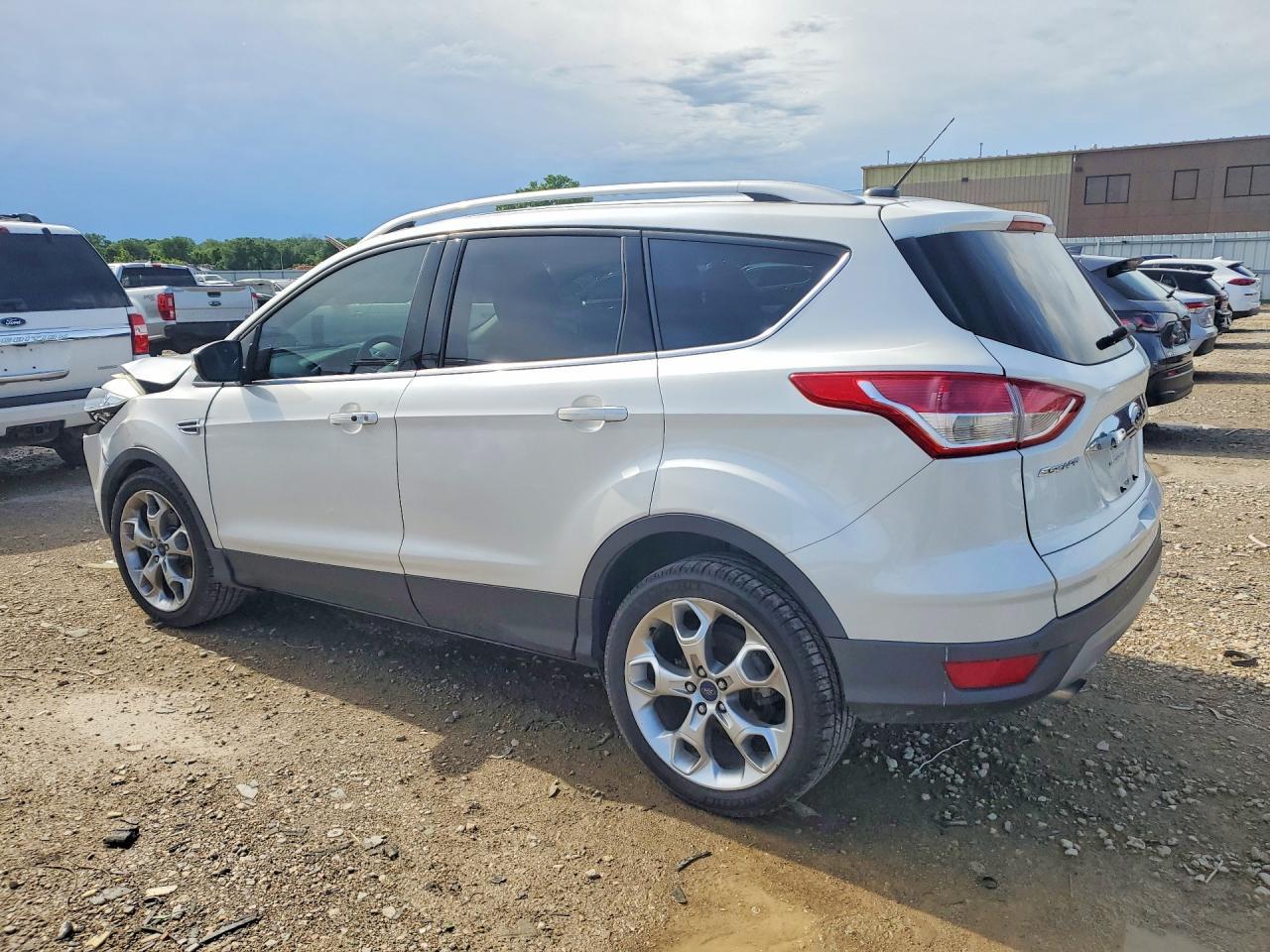 2016 Ford Escape Titanium - Фото 2
