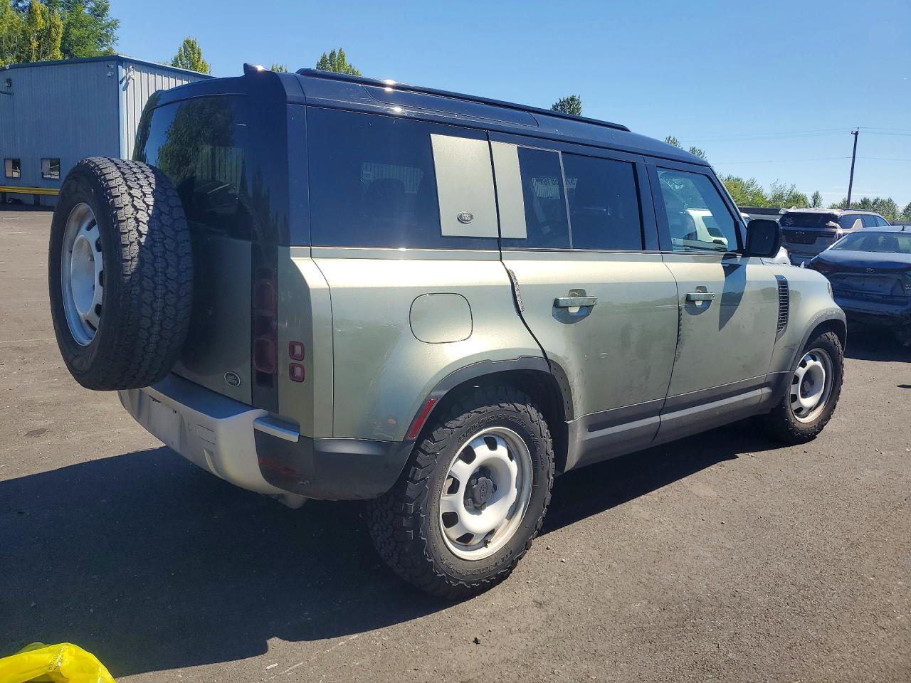 2021 Land Rover Defender 110 - Фото 3