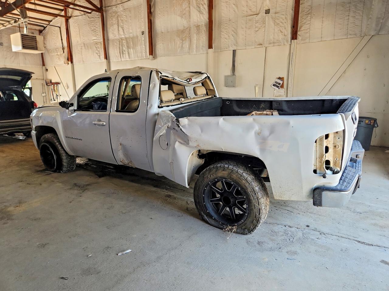 2007 Chevrolet Silverado K1500 - Image 2