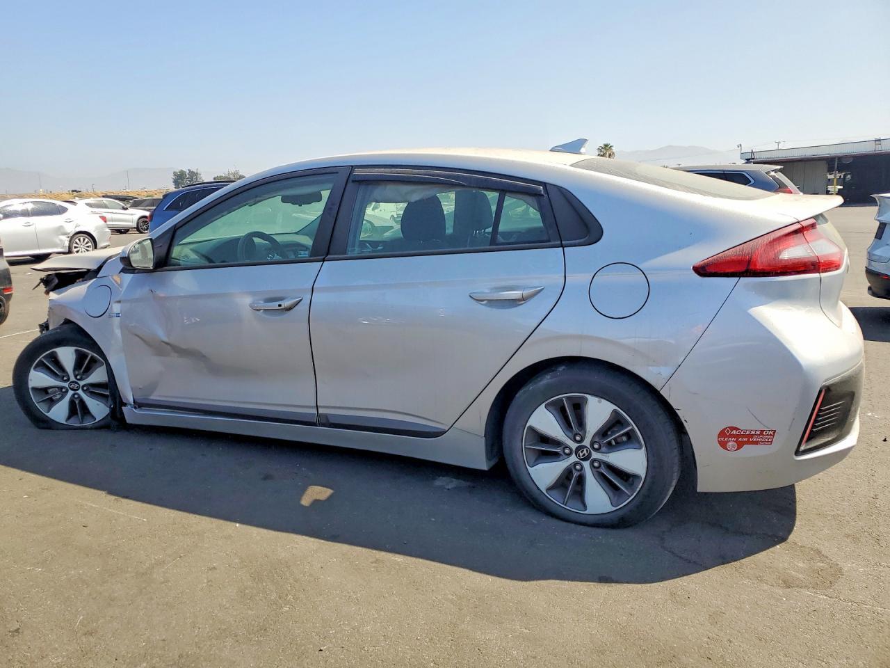 2019 Hyundai Ioniq Plug-In Hybrid Base - Фото 2
