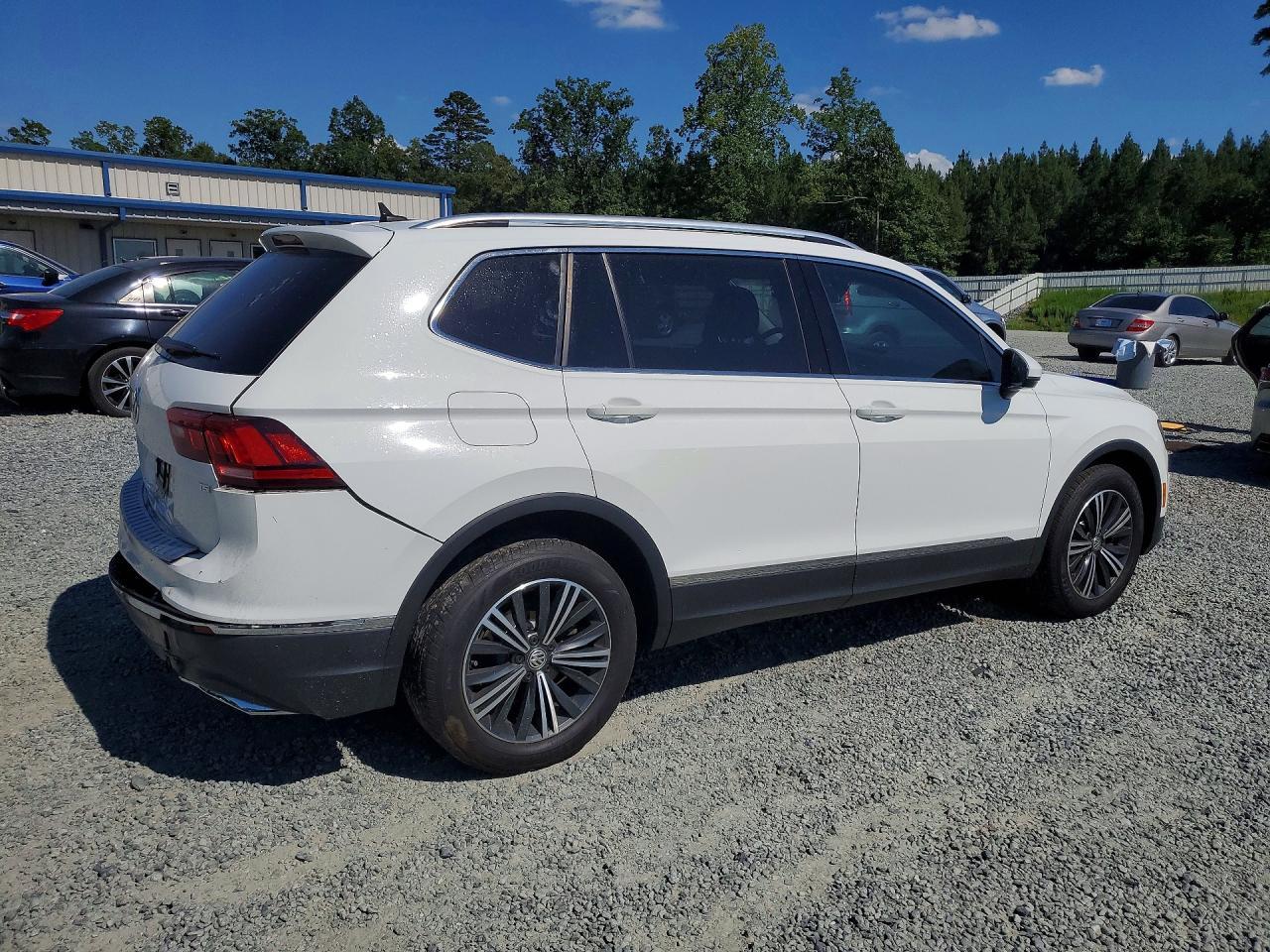 2018 Volkswagen Tiguan Se - Image 3