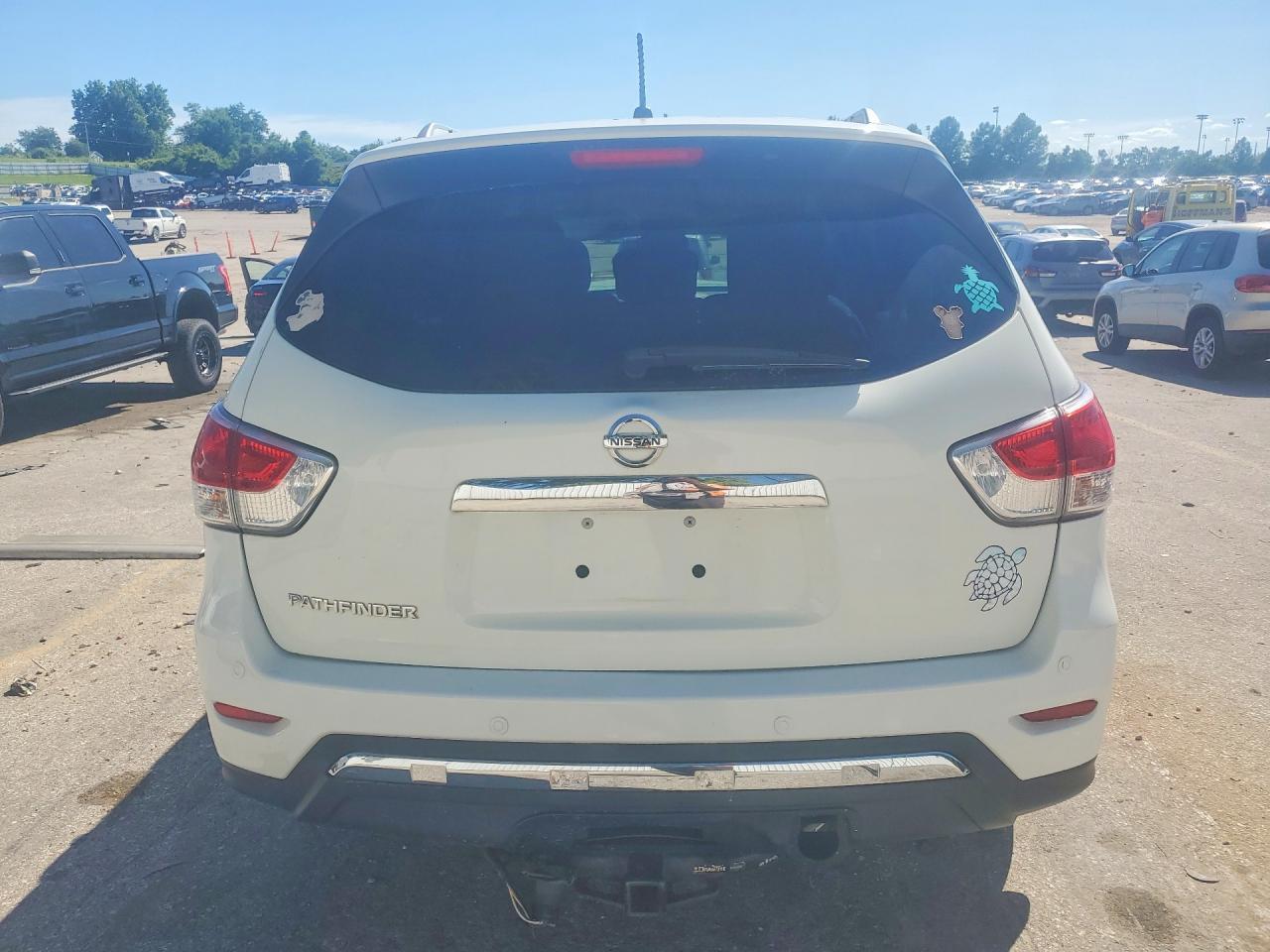 2016 Nissan Pathfinder S - Image 6